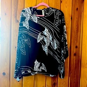 Gently used XS Wahine Toa top.